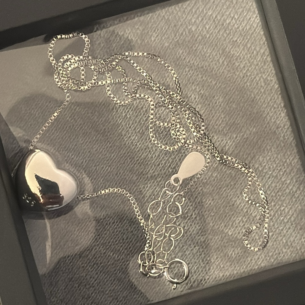 Necklace w thick solid silver heart, beautiful NWT engraved box